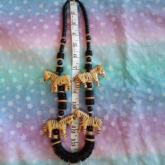 Vintage Chunky Natural Carved Zebra Necklace - Picture 7 of 10